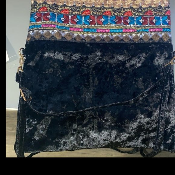 Elegant fashion purse, black velvet with colorful embroidered designs, bag - Picture 8 of 8